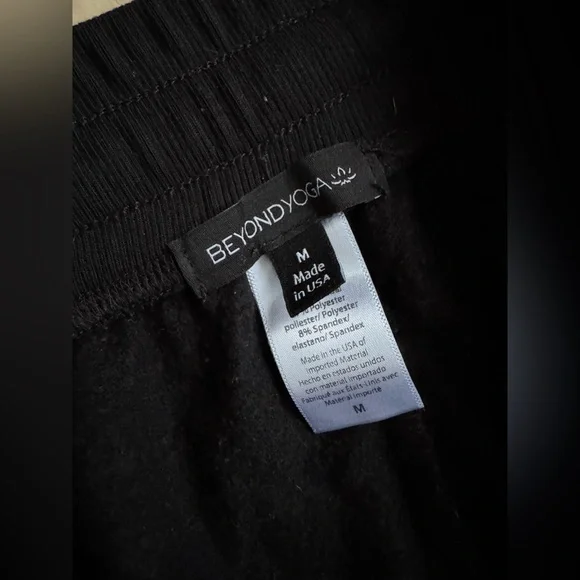 Beyond Yoga Cozy Fleece Weekend Sweatpant Black - Picture 3 of 4
